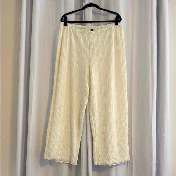 Divided Pants - H&M Divided Cream Wide Leg Cropped Pants Crepe Textured Scallop Hem Women’s XXL